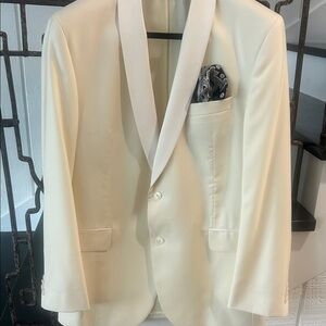 Sophisticated Cream Dinner Jacket